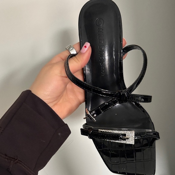 Elegant Black Strappy Heels - Picture 3 of 8